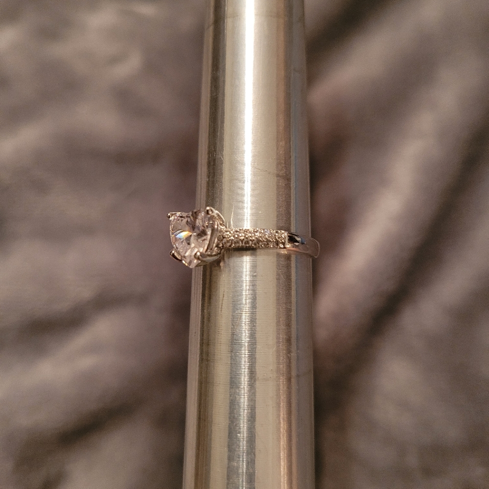 Ring - Picture 3 of 4